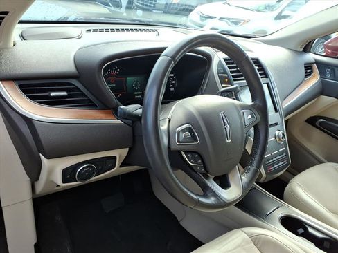 Used 2017 Lincoln MKC Select w/ Lincoln MKC Climate Package image 9