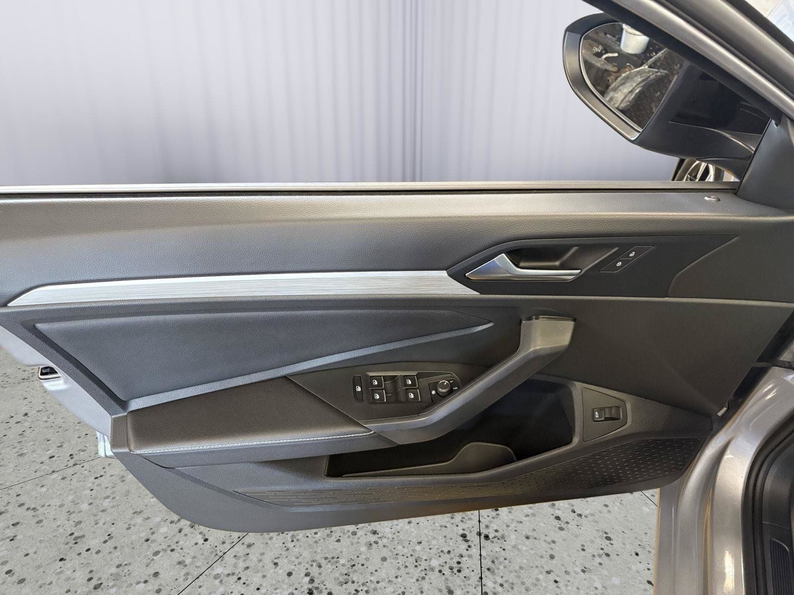 Used 2025 Volkswagen Jetta Sport FWD image 19