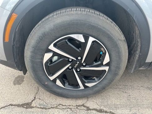 Certified 2025 Kia Sportage LX image 2