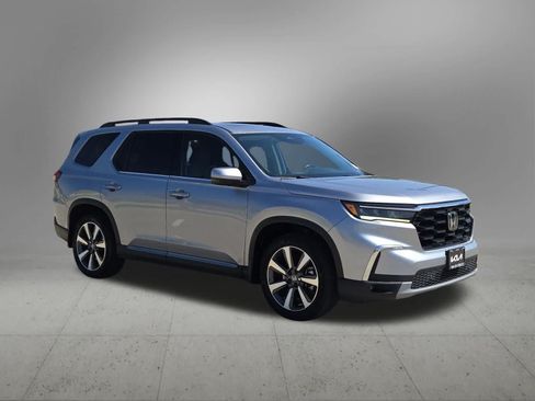 Used 2023 Honda Pilot Touring image 8