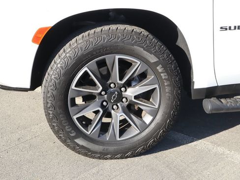 Used 2024 Chevrolet Suburban Z71 w/ Luxury Package AWD/4WD image 13
