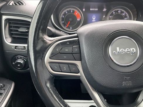 Used 2019 Jeep Cherokee Limited image 19