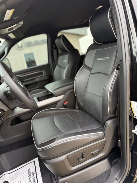 Used 2025 RAM 2500 Laramie AWD/4WD image 9
