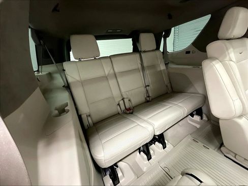 Used 2024 Cadillac Escalade Sport Platinum w/ LPO, ONYX Package AWD/4WD image 17