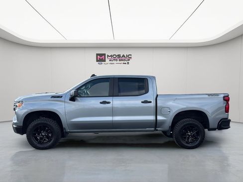 Used 2024 Chevrolet Silverado 1500 Custom Trail Boss w/ Dark Appearance Package AWD/4WD image 4