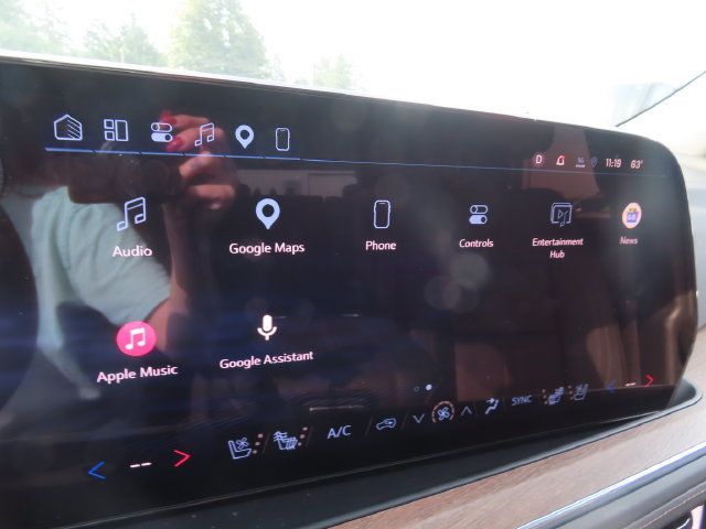 Used 2026 Chevrolet Suburban High Country AWD/4WD image 31