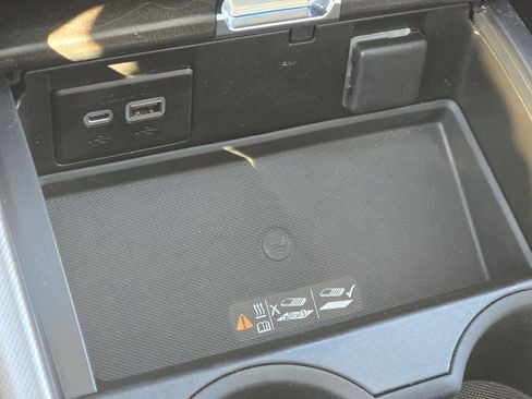 Used 2021 GMC Yukon XL Denali w/ Denali Premium Package image 9