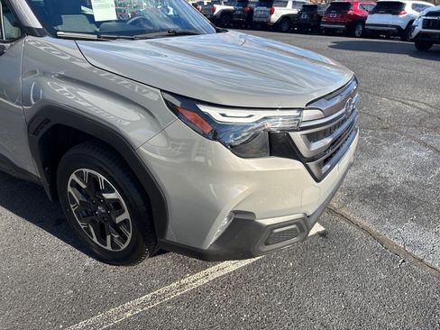 Certified 2025 Subaru Forester Premium image 7