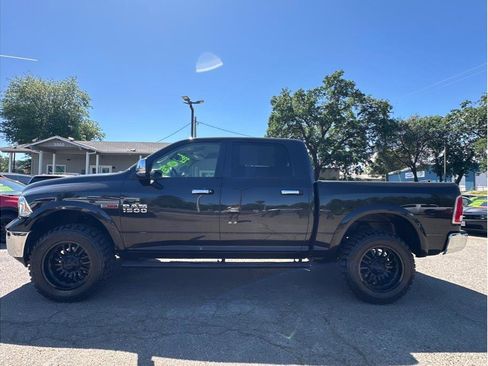 Used 2017 RAM 1500 Laramie w/ Convenience Group AWD/4WD image 4