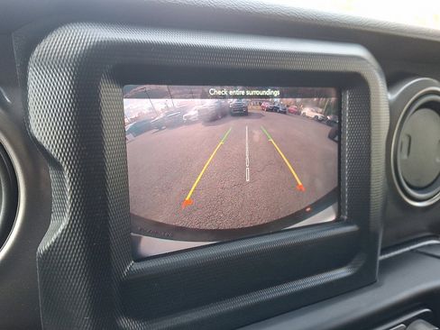 Used 2021 Jeep Wrangler Sport S image 26