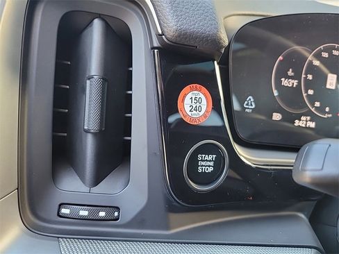 Used 2025 Porsche Cayenne image 30