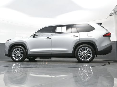 Used 2024 Toyota Grand Highlander AWD image 32