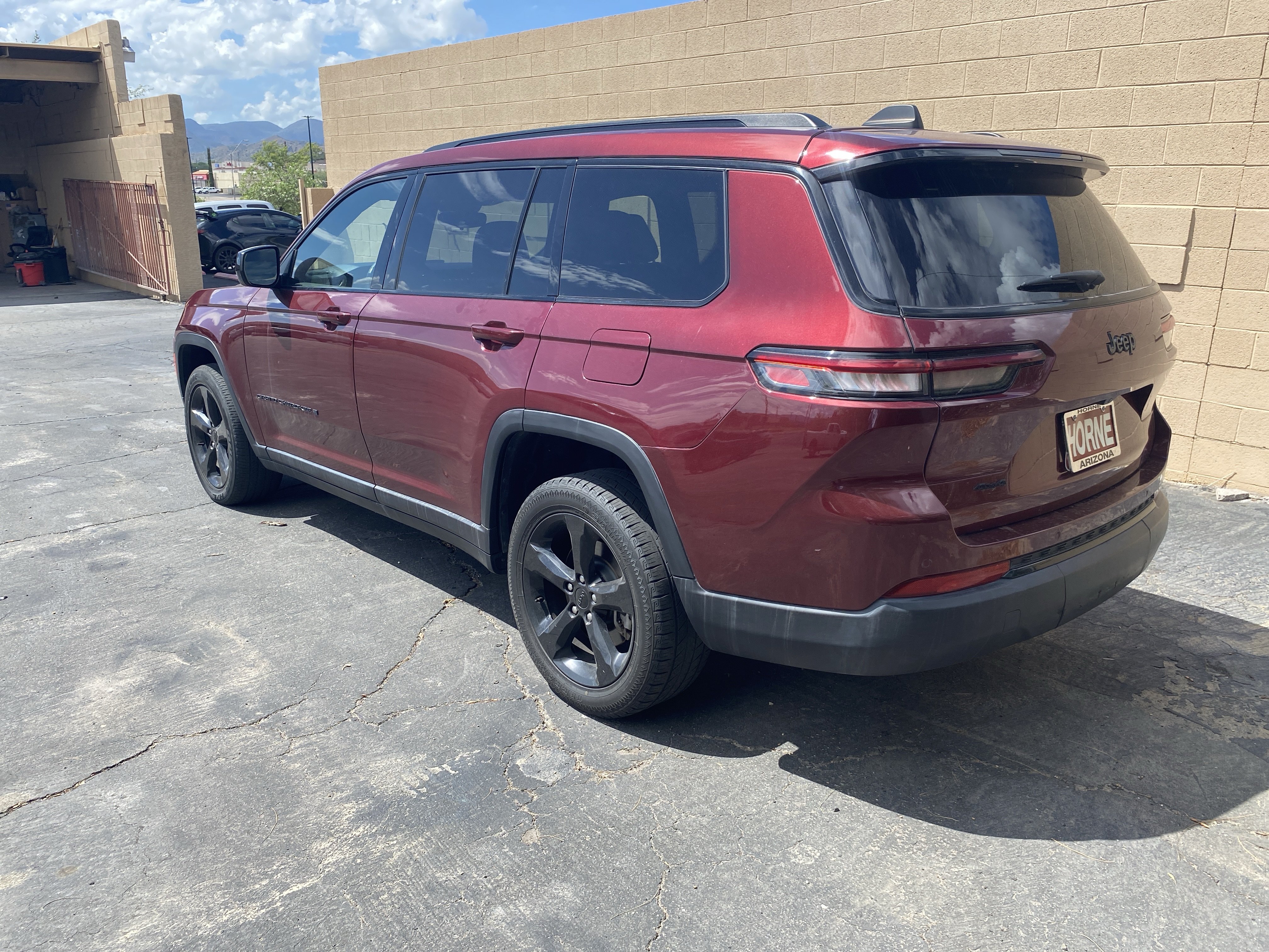 Used 2023 Jeep Grand Cherokee L Laredo AWD/4WD image 2