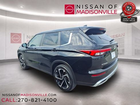 Used 2022 Mitsubishi Outlander SE FWD image 3