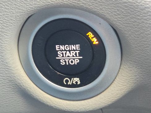 Used 2018 Chrysler Pacifica Touring-L Plus image 28