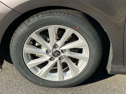 Used 2021 Toyota Camry LE w/ Convenience Package FWD image 6