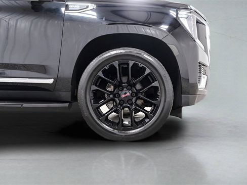 Used 2022 GMC Yukon XL SLT w/ SLT Luxury Package image 7