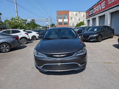 Used 2015 Chrysler 200 Limited w/ Convenience Group FWD image 4
