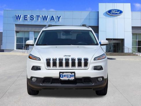 Used 2017 Jeep Cherokee Latitude w/ Cold Weather Group AWD/4WD image 8