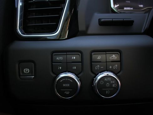 Used 2025 GMC Sierra 2500 Denali Ultimate image 12