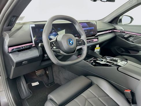 New 2026 BMW i5 eDrive40 w/ Premium Package RWD image 9