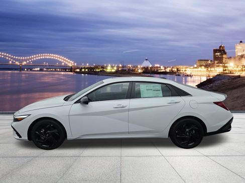 New 2026 Hyundai Elantra SEL Sport FWD image 2