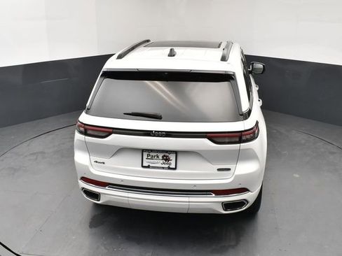 Used 2023 Jeep Grand Cherokee Overland w/ Luxury Tech Group IV AWD/4WD image 17