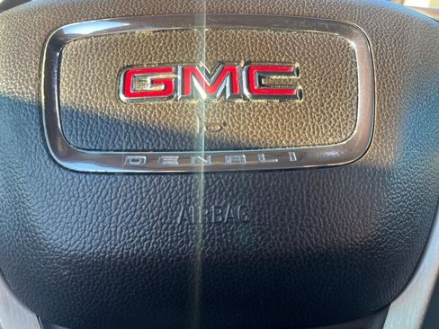 Used 2019 GMC Acadia Denali AWD/4WD image 32