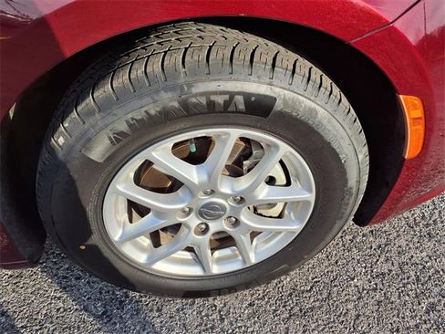 Used 2021 Chrysler Pacifica Touring-L image 38