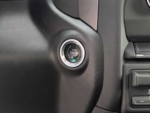 Used 2024 Chevrolet Silverado 2500 Custom w/ Custom Value Package image 18