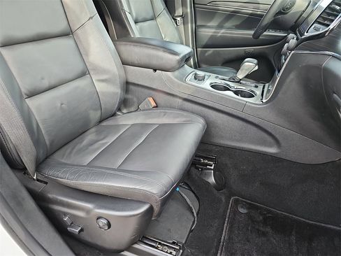 Used 2019 Jeep Grand Cherokee Limited image 10