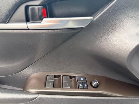 Used 2022 Toyota Camry SE FWD image 39