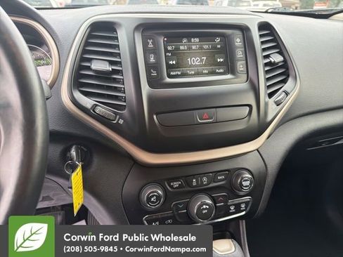 Used 2017 Jeep Cherokee Latitude image 19