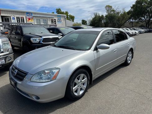 Used 2002 Nissan Altima 2.5 SL FWD image 1
