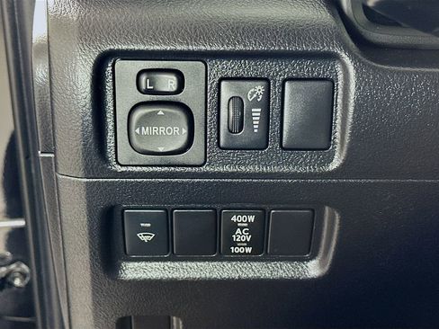 Used 2017 Toyota 4Runner SR5 Premium image 10