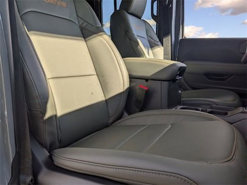 New 2025 Jeep Gladiator Mojave image 36