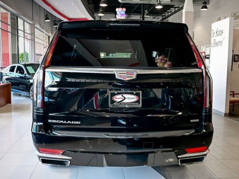 Used 2023 Cadillac Escalade ESV Premium Luxury image 6