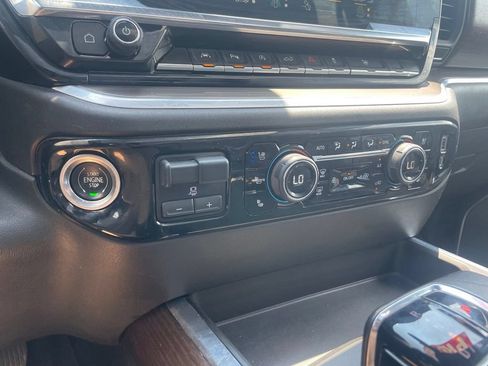 Used 2022 Chevrolet Silverado 1500 High Country w/ High Country Premium Package AWD/4WD image 17
