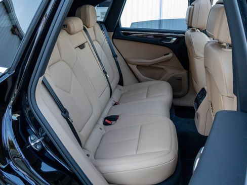 Certified 2025 Porsche Macan image 34