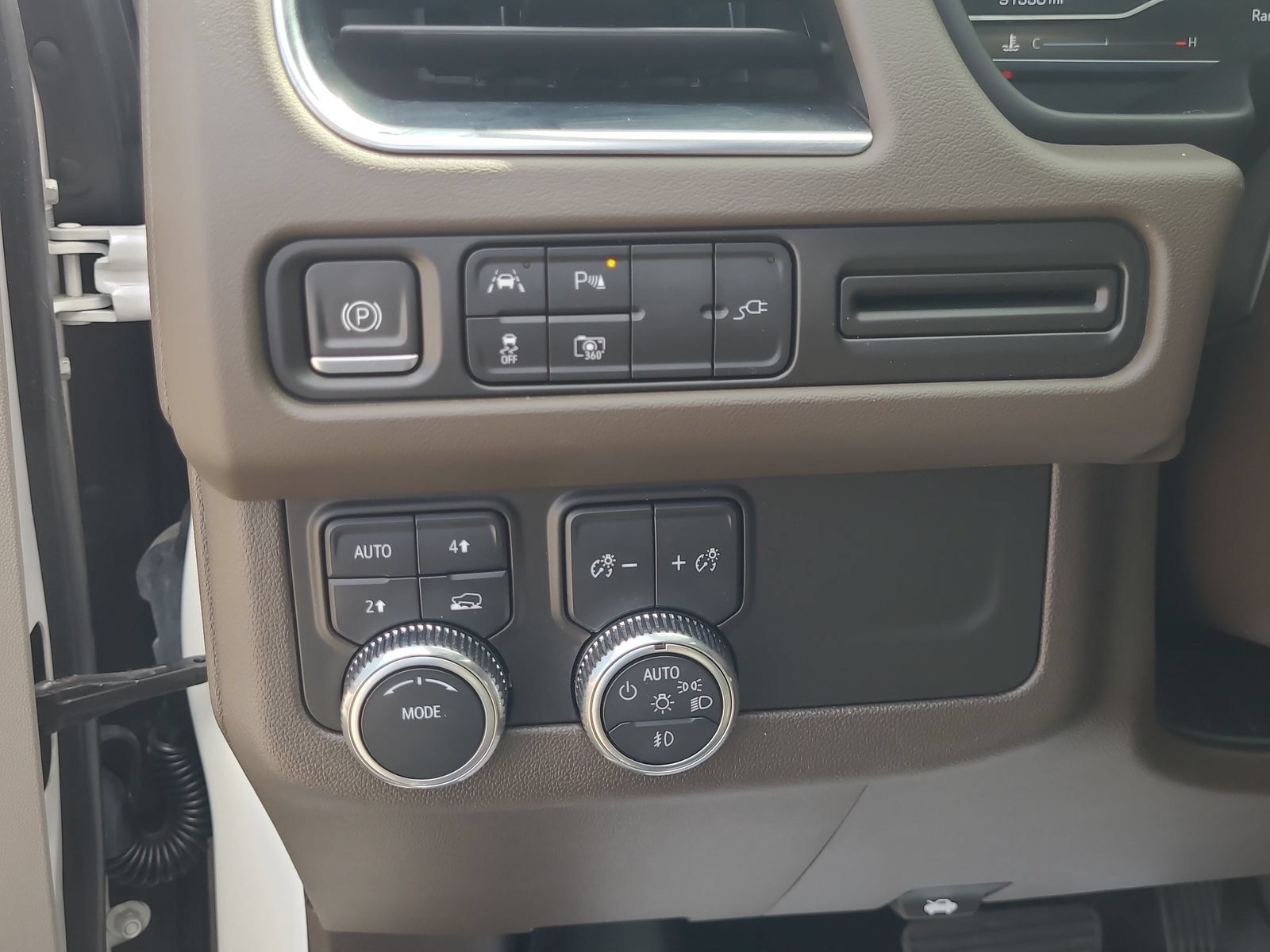 Used 2022 GMC Yukon SLT w/ SLT Premium Package AWD/4WD image 27