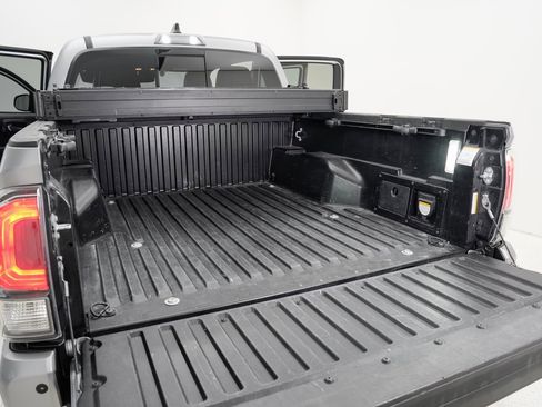 Used 2021 Toyota Tacoma Limited image 25