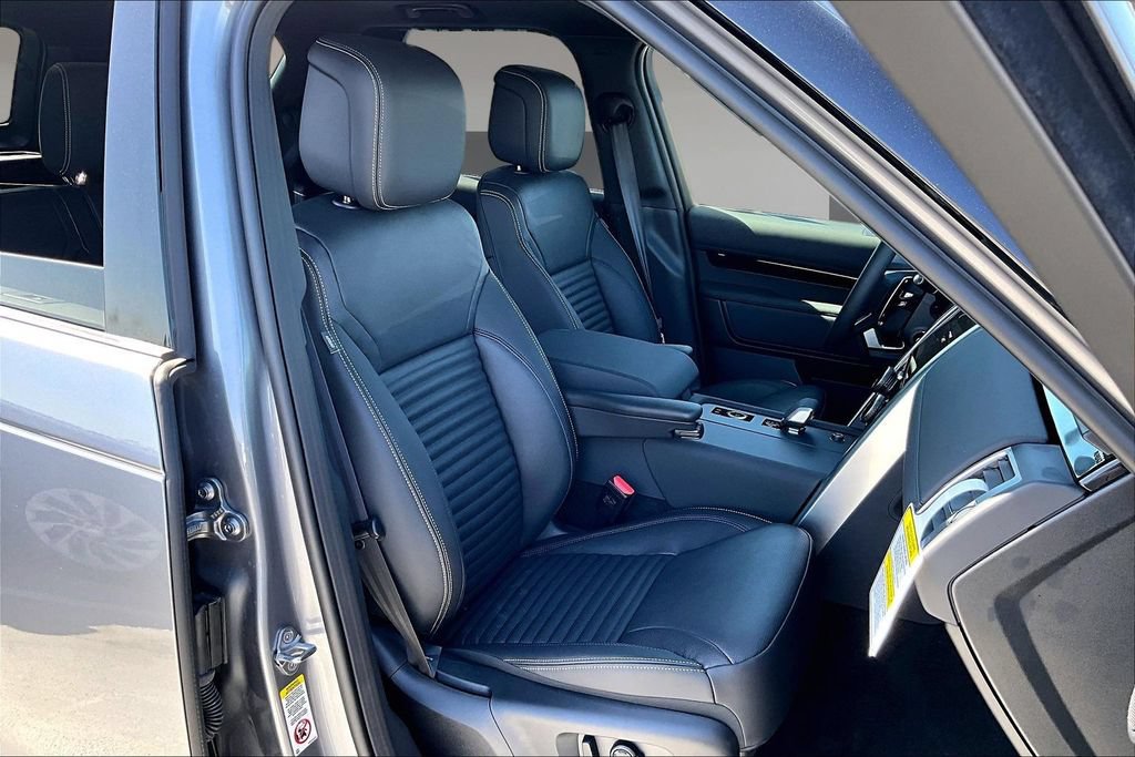 New 2026 Land Rover Discovery S AWD/4WD image 12