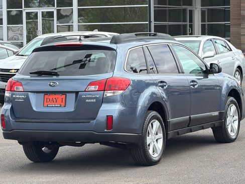 Used 2014 Subaru Outback 2.5i Premium AWD/4WD image 5