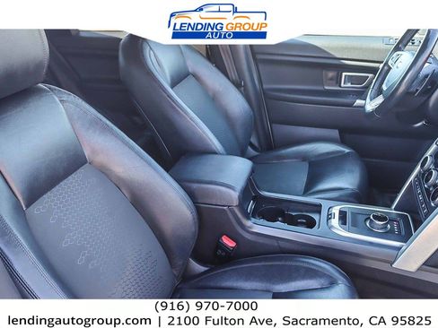 Used 2017 Land Rover Discovery Sport SE image 15