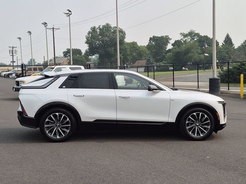 Certified 2024 Cadillac Lyriq Sport AWD/4WD image 8