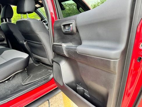 Used 2021 Toyota Tacoma TRD Off-Road AWD/4WD image 33