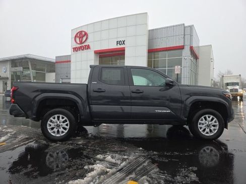 Used 2025 Toyota Tacoma SR5 image 8