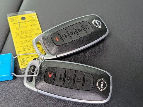 Used 2025 Nissan Murano SV image 36