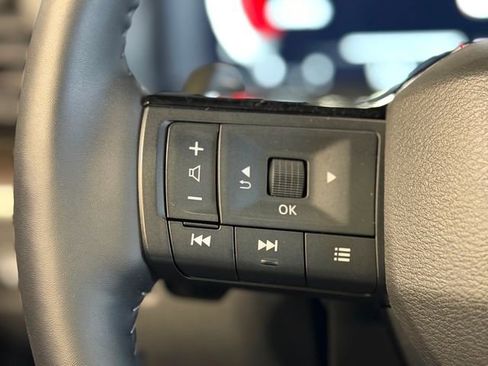 Used 2025 Nissan Rogue Platinum image 25