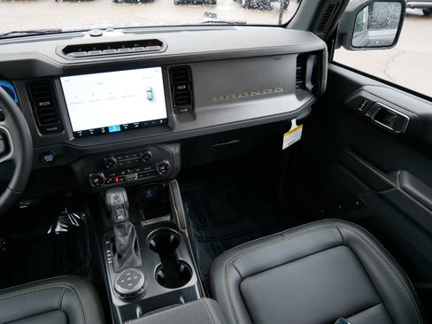 Used 2025 Ford Bronco Badlands AWD/4WD image 11